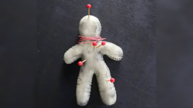 Ilustrasi boneka santet. [Instagram]